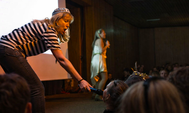 Karaoke in der Schulaula